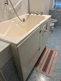 Vasca da bagno per persone con disabilità