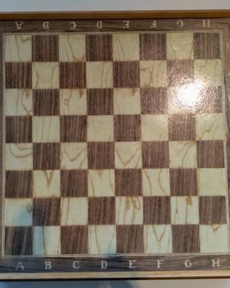 Scacchiera in legno e Scacchiera in plastica