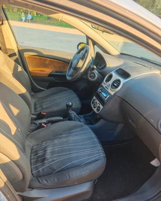 Opel Corsa 1.4 16V 5 porte Cosmo