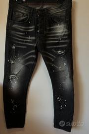 Pantaloni jeans strappati