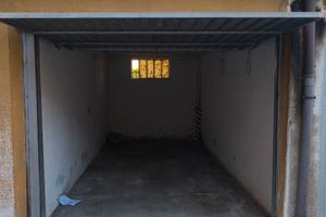 Garage di fronte la stazione di Parabiago