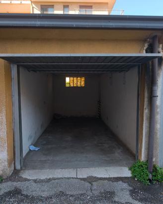 Garage di fronte la stazione di Parabiago