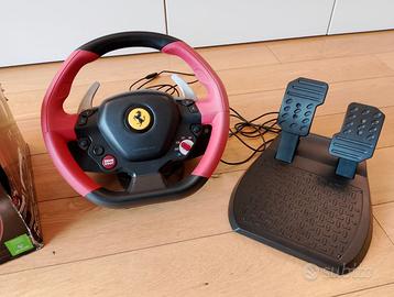 Volante e pedaliera Ferrari Thrustmaster