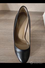 décolleté in pelle 