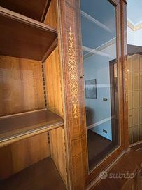 Vetrina / Credenza classica in legno con intarsi