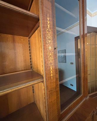 Vetrina / Credenza classica in legno con intarsi