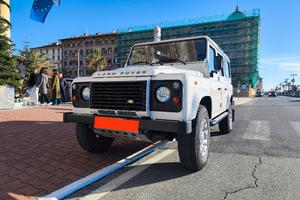 Land Rover Defender 
