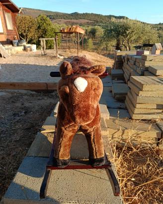 Cavallo a dondolo