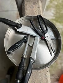 Coltelli da cucina, trinciapollo e vassoio