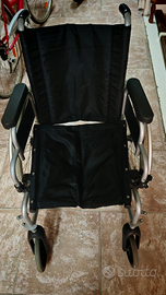 Sedia a rotelle pieghevole