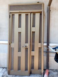 Portone in alluminio a due ante