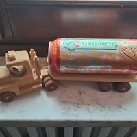 modellino camion in legno 