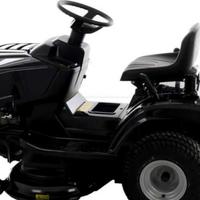 Trattorino taglia erba