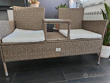 divanetto da giardino con tavolino 