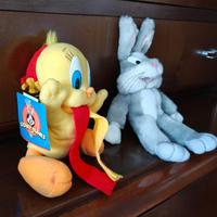 Due peluche “Looney Tunes” Titty e Bugs Bunny