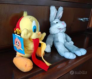 Due peluche “Looney Tunes” Titty e Bugs Bunny