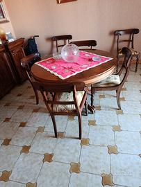Tavolo sala da pranzo e sedie