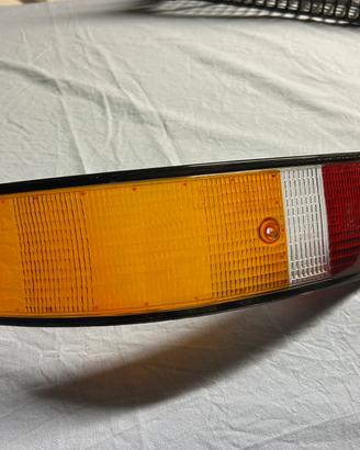 Porsche 911 Carrera SC Faro post