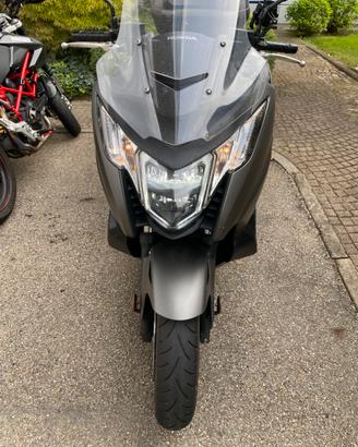 Honda integra 750