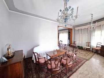 VILLA SINGOLA ANNI'70 IN COMMENDA EST