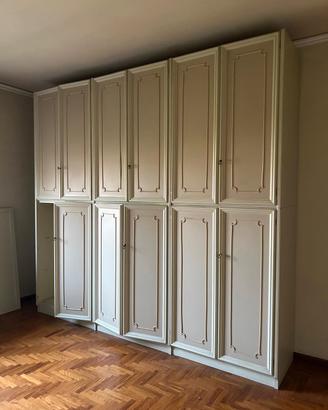 armadio bianco in legno 