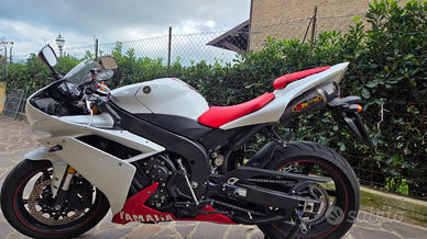 Leggenda: Yamaha YZF-R1 2007 km12053
