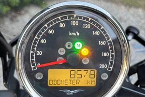 MOTO GUZZI V7  750 carbon