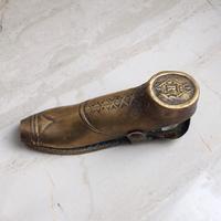 Antica pinza fermacarte in ottone IX secolo