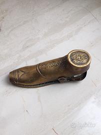 Antica pinza fermacarte in ottone IX secolo