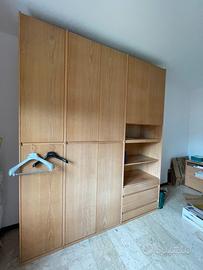 Mobile contenitore ad ante e cassetti