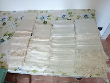 Asciugamani antichi in canapa ricamati