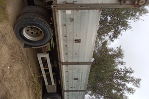 Rimorchio ribaltabile bilaterale