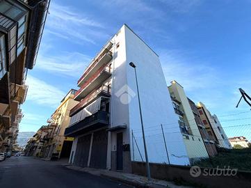 4 LOCALI A FICARAZZI