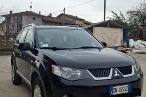 auto Mitsubishi Outlander 