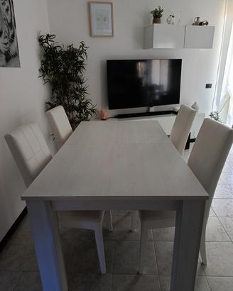 Tavolo soggiorno + 4 sedie