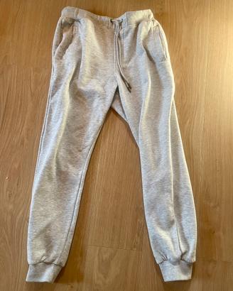 Pantalone tuta grigio e bordeaux
