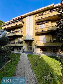 Appartamento di 130 m² con 5 locali e box auto a F