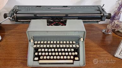 Macchina da scrivere Remington International 