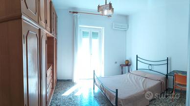 3 camere per studenti in centro 270/camera