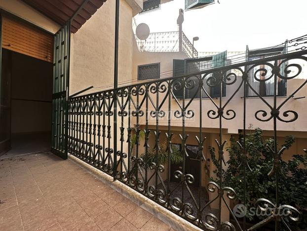 Appartamento di 2 vani e acc. con balcone, Casoria