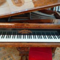pianoforte a coda fine 700. 