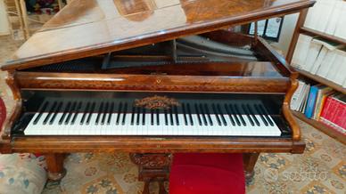 pianoforte a coda fine 700. 