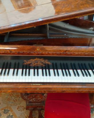pianoforte a coda fine 700. 