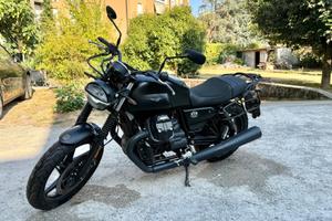 Moto Guzzi V7 IV Stone 850 Black – 4.513 km