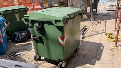 Cassonetto immondizia con ruote