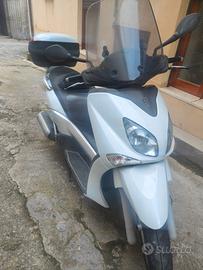 Scooter Yamaha Xcity 250.
