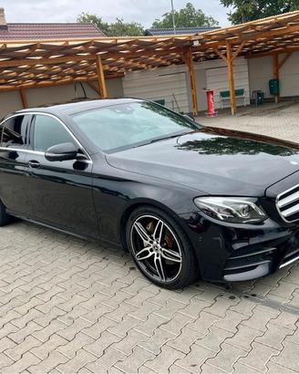 Mercedes E220d pacchetto AMG tettopanoramico