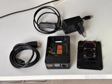 Raspberry Pi 4 Model B 4GB con case e cavi