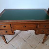 Scrivania Luigi XVI in noce