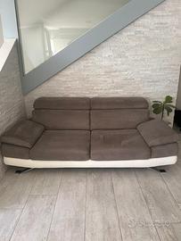 Divano moderno in microfibra e ecopelle con pouf